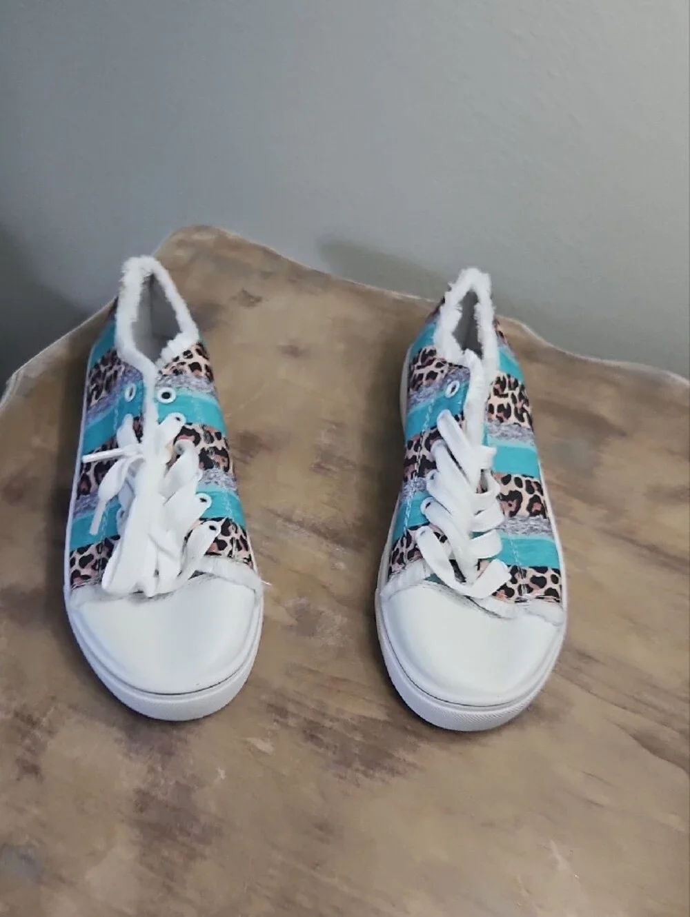 Leopard Print Low-Top Sneakers with Turquoise Stripes - Picture 5 of 5